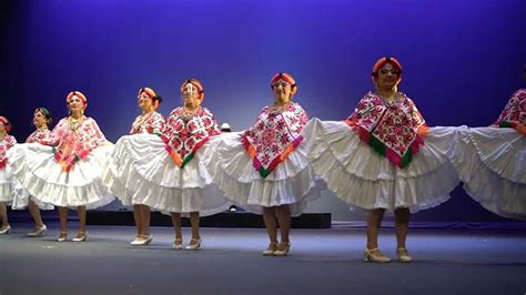  El Concierto Mágico de Zara: Un Baile de Estrellas y Sones Orientales