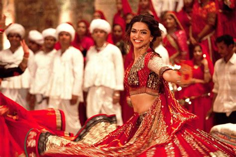 El Gran Concierto de Diwali de Deepika Padukone: Una Explosión de Color, Ritmo y Alegría India!